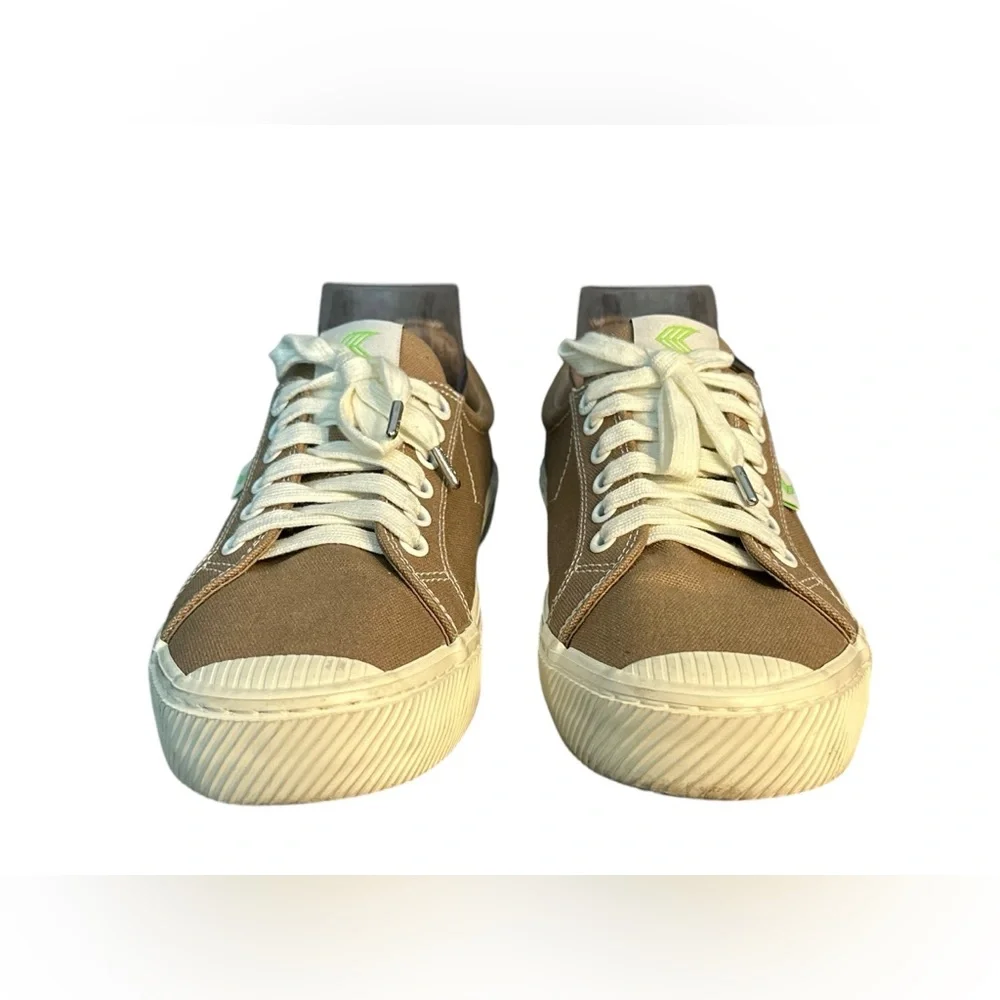 Cariuma Oca Low Canvas Tennis Sneakers in Washed Burn Sand Mens 8 Womens 9.5 B21